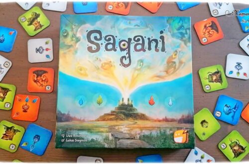 Jeu de société enfants et adultes - Sagani chez Funforge - Jeu de choix et de placement de tuiles très stratégique - Esprits de la nature à révéler - 4 éléments (feu, eau, terre, air) - Organisation et efficacité demandées - 8 ans et plus - Variante pour jouer seul - Solo - Test et avis - mslf