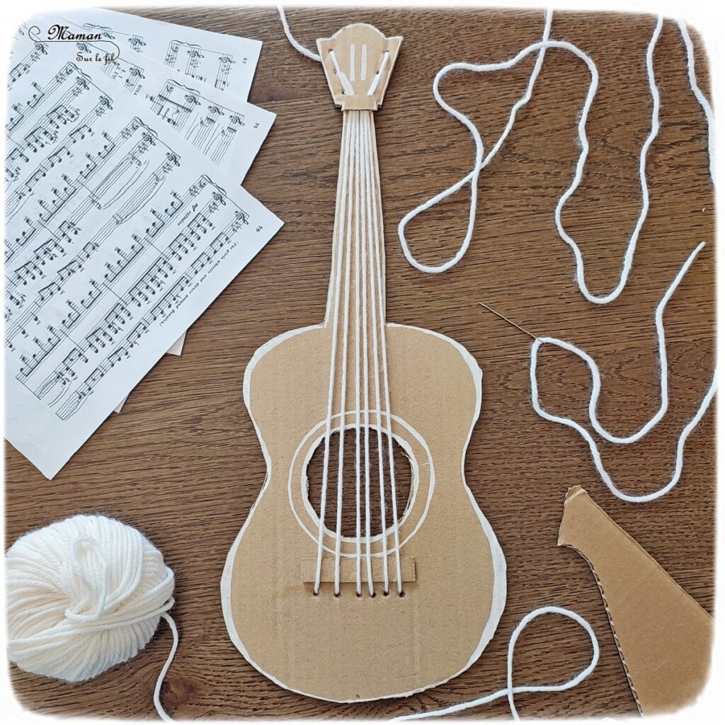 Activité créative et manuelle enfants - Fabriquer des instruments de musique à tisser - Harpe et guitare en carton et cordes tissées avec de la laine - Récup, recyclage, surcyclage - Découpage, bricolage, jeu DIY - Motricité fine - Bricolage facile et rapide pour un thème sur la fête de la musique - Arts visuels et atelier Maternelle et élémentaire - Créativité - Cycle 1 ou 2 - tutoriel photos - mslf