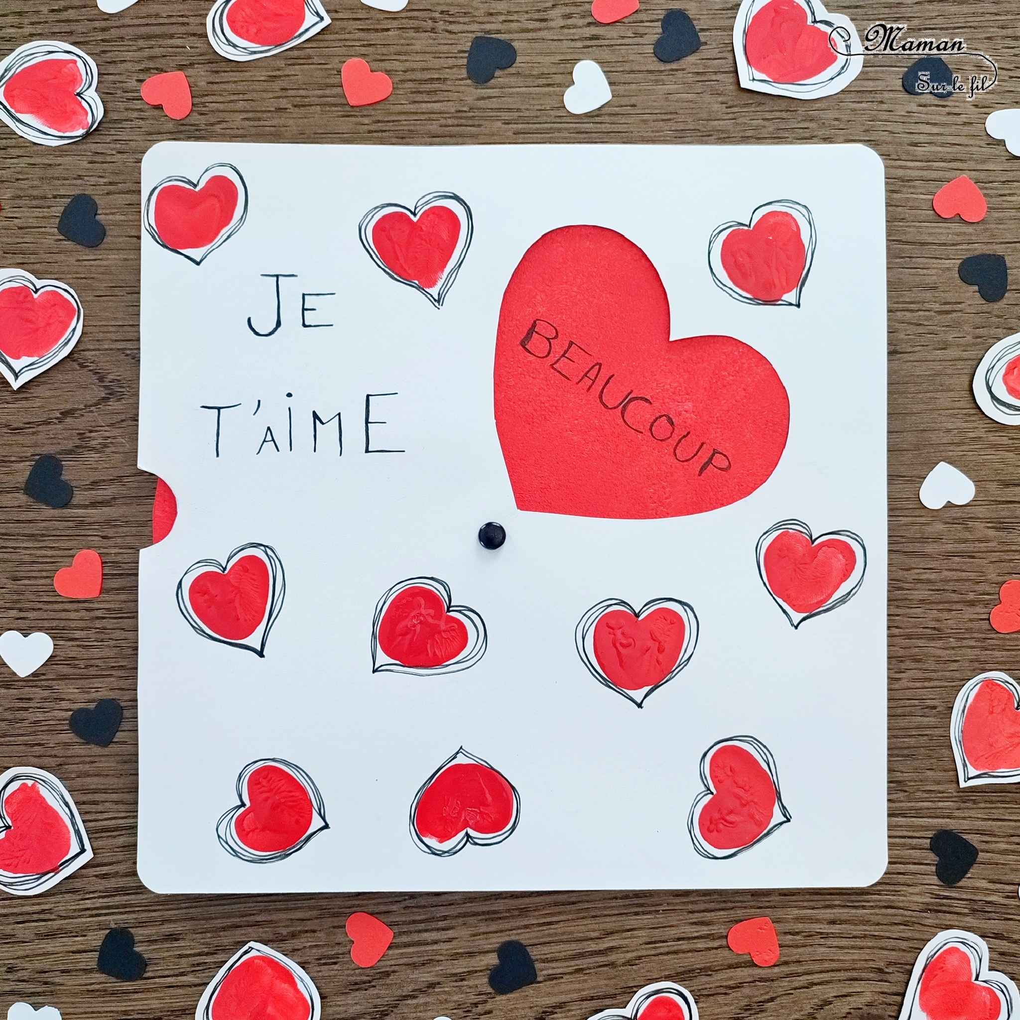 Fabriquer une carte Je t'aime qui tourne : activité créative et manuelle enfants - Bricolage DIY et cadeau Fait Maison - Découpage, peinture, empreintes de doigts, dessin, écriture pour une carte d'amour - Message caché - Je t'aime un peu, beaucoup, passionnément, à la folie comme une pâquerette - Cadeau, carte à offrir pour la Saint Valentin, la fête des mères, pères, grands-mères, grands-pères... - Arts visuels et Bricolage maternelle ou élémentaire (cycles 1, 2 et 3) - Thème Saint-Valentin, Amour, Amitié, à offrir - Créativité - tutoriel photos et vidéo - mslf