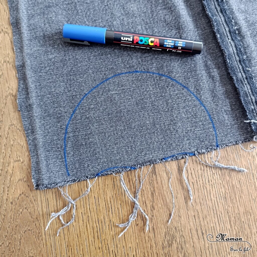 Fabriquer une méduse Rock'n Roll en récup' de jean et chaînes : activité créative, récup' et manuelle enfants - Recyclage de chutes d'un pantalon en jean et de chaînettes - Découpage, collage, Bricolage décoration DIY - Recyclage, surcyclage - Thème animaux marins, méduses, été, mer, océans - Bricolage sympa et facile - Arts visuels Maternelle et cycle 2 - Maternelle et élémentaire - Créativité - Cycle 1 ou 2 - tutoriel photos - mslf