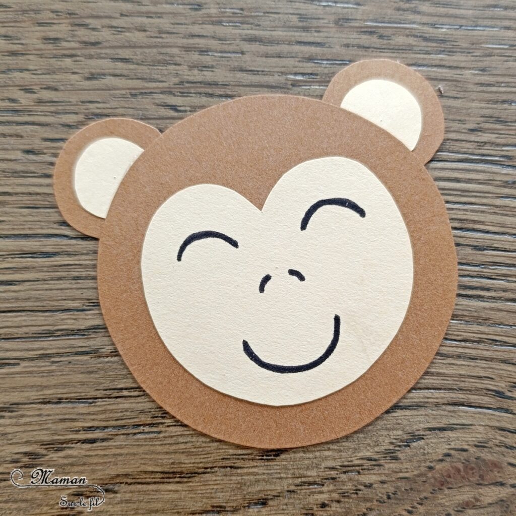 Fabriquer un singe en récup' sur sa balançoire : activité créative, récup' et manuelle enfants - Recyclage, surcyclage de rouleau de papier toilette en carton - Bricolage, découpage, collage, pliage en accordéon - Bricolage rigolo avec un rouleau de PQ - Thème animaux de la savane, de la jungle, de la forêt, Afrique, été - Bricolage sympa et facile - Arts visuels Maternelle et cycle 2 - Maternelle et élémentaire - Créativité - Cycle 1 ou 2 - tutoriel photos et vidéo - mslf