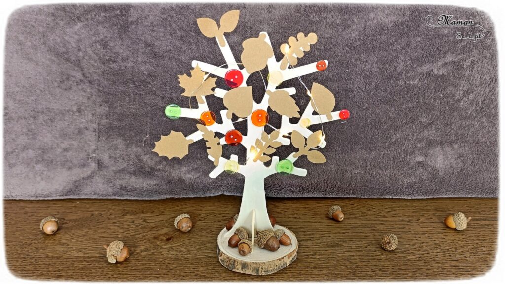 Fabriquer un arbre lumineux d'automne : activité créative et manuelle enfants -Tutoriel et tout le matériel vient de chez 10 Doigts - Arbre en bois, gommettes, boutons, guirlande lumineuse et glands - Nature, bricolage, DIY, décoration automnale Fait maison - Kit tout compris - Thème automne, forêt, 4 saisons - Bricolage sympa et facile - Arts visuels Maternelle et cycle 2 - Maternelle et élémentaire - Créativité - Cycle 1 ou 2 - tutoriel photos - mslf