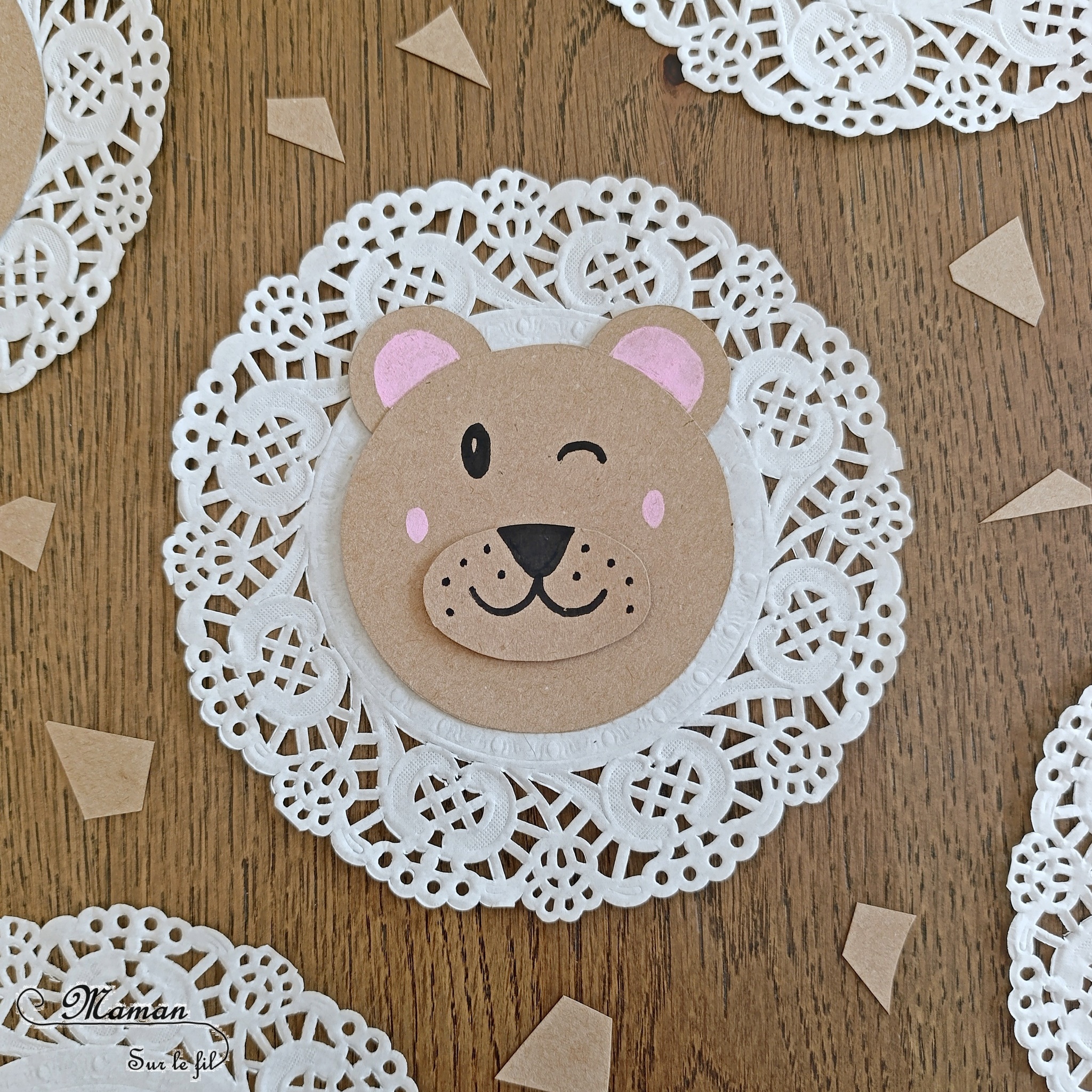 Créer des lions en napperons et en carton : activité créative, récup' et manuelle enfants - Recyclage, surcyclage de carton - Crinière faite avec la broderie du napperon - Découpage, collage, géométrie, compas, cercles - Thème animaux de la savane, Afrique - Bricolage sympa et facile - Arts visuels Maternelle et cycle 2 - Maternelle et élémentaire - Créativité - Cycle 1 ou 2 - tutoriel photos - mslf