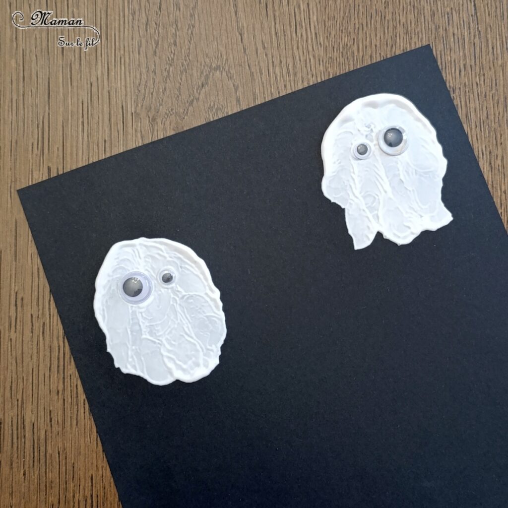 Fantômes en peinture soufflée à la paille : activité créative, peinture et manuelle enfants - Peindre des fantômes en soufflant à la paille - Yeux mobiles, paillettes, graphismes et Boo ! - Thème Halloween, créatures légendaires et imaginaires - Bricolage et décoration sympa et facile - Arts visuels Maternelle et cycle 2 - Maternelle et élémentaire - Créativité - Cycle 1 ou 2 - tutoriel photos - mslf