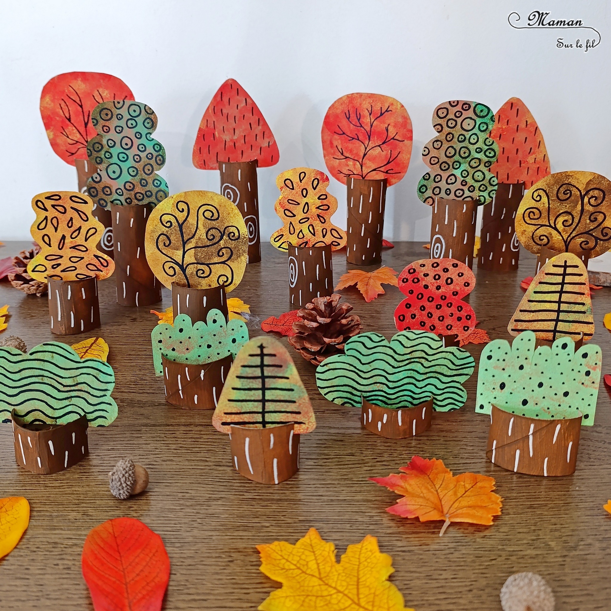 Fabrique une forêt d'automne en récup' : activité créative, peinture et manuelle enfants - Idée de DIY d'automne piochée dans le carnet de saison Citeo - à télécharger gratuitement sur leur site - Recyclage et surcyclage de carton et de rouleaux de papier toilette, pq - Peinture, dessin et graphismes - Thème automne, forêt, arbres, feuilles - Bricolage et décoration sympa et facile - Arts visuels Maternelle et cycle 2 - Maternelle et élémentaire - Créativité - Cycle 1 ou 2 - tutoriel photos - mslf