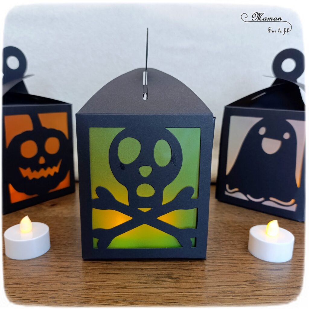 Fabriquer une lanterne lumineuse d'Halloween : activité créative et manuelle enfants - Tutoriel et tout le matériel vient de chez 10 Doigts - Collage de papier de soie de couleur pour effet transparence - Lanterne avec squelette, citrouille, fantôme, chat - Kit tout compris - Bricolage, DIY, décoration pour Halloween - Fait maison - Thème Halloween et créatures imaginaires et légendaires - Bricolage sympa et facile - Arts visuels Maternelle et cycle 2 - Maternelle et élémentaire - Créativité - Cycle 1 ou 2 - tutoriel photos - mslf