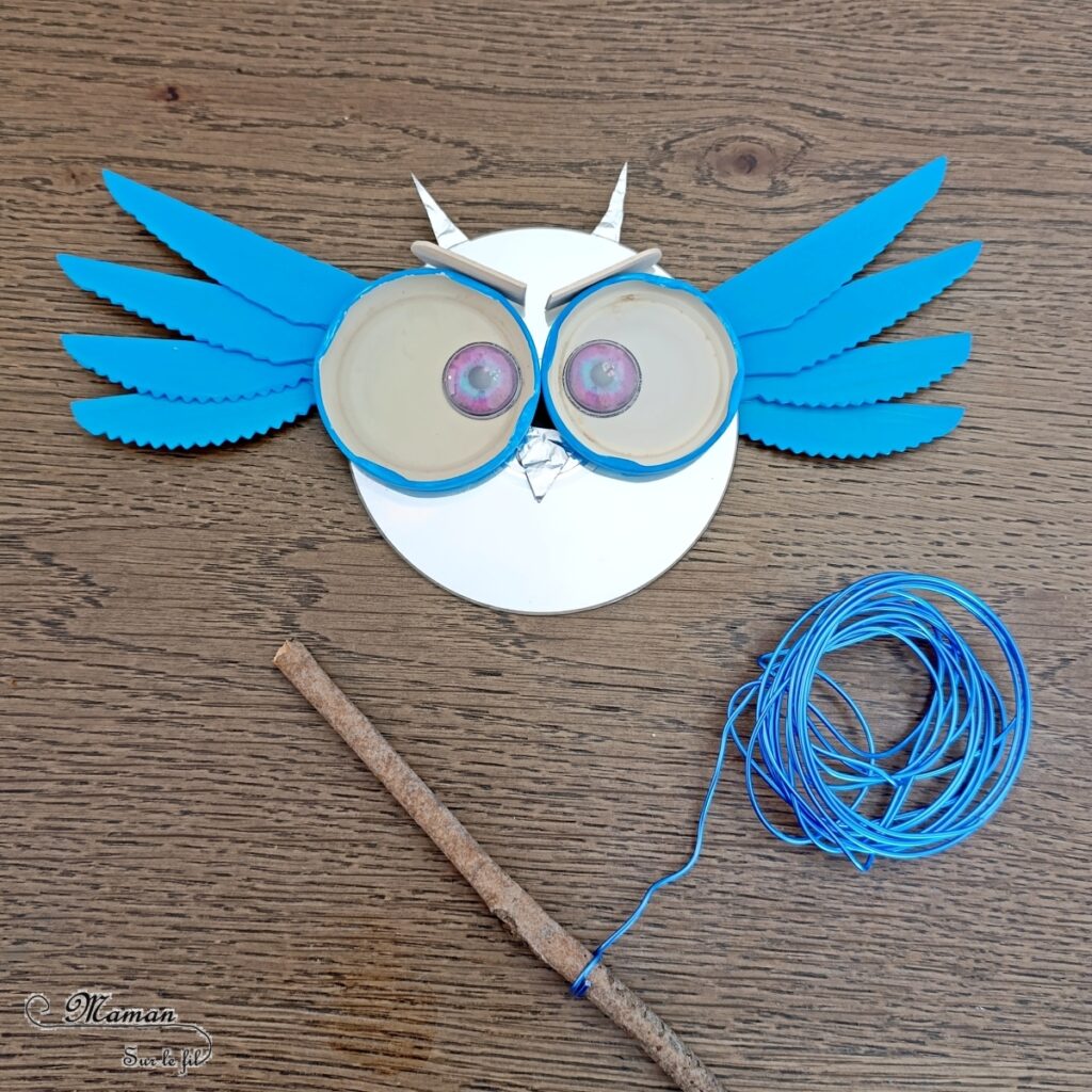 Fabriquer un hibou avec un CD et de la récup' : activité créative, récup' et manuelle enfants - Peinture, bricolage - Utilisation de bouchons, de couteaux en bois, d'un CD et d'aluminium - Décoration, suspension pour le jardin - Recyclage, surcyclage Compact Disc - Atelier Nature pour éloigner les oiseaux du potager et des plantations - Thème automne, animaux de la forêt, oiseaux, hiboux et chouettes - Bricolage et décoration sympa et facile - Arts visuels Maternelle et cycle 2 - Maternelle et élémentaire - Créativité - Cycle 1 ou 2 - tutoriel photos - mslf