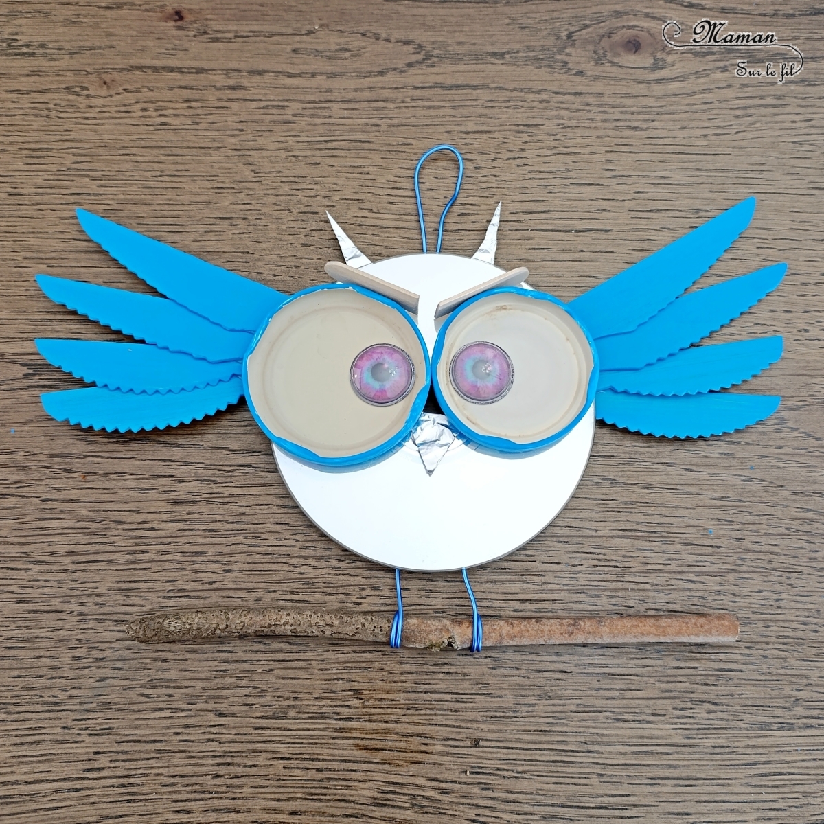 Fabriquer un hibou avec un CD et de la récup' : activité créative, récup' et manuelle enfants - Peinture, bricolage - Utilisation de bouchons, de couteaux en bois, d'un CD et d'aluminium - Décoration, suspension pour le jardin - Recyclage, surcyclage Compact Disc - Atelier Nature pour éloigner les oiseaux du potager et des plantations - Thème automne, animaux de la forêt, oiseaux, hiboux et chouettes - Bricolage et décoration sympa et facile - Arts visuels Maternelle et cycle 2 - Maternelle et élémentaire - Créativité - Cycle 1 ou 2 - tutoriel photos - mslf