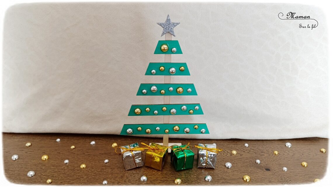 Fabriquer un sapin de Noël lumineux en bois : activité créative et manuelle enfants -Le tutoriel et tout le matériel vient de chez 10 Doigts - Sapin en bois, cabochons dorés et argentés, strass, peinture, mini cadeaux, guirlande lumineuse - Bricolage, DIY, décoration de Noël Fait maison - Kit tout compris - Thème Noël, hiver- Bricolage sympa et facile - Arts visuels Maternelle et cycle 2 - Maternelle et élémentaire - Créativité - Cycle 1 ou 2 - tutoriel photos - mslf