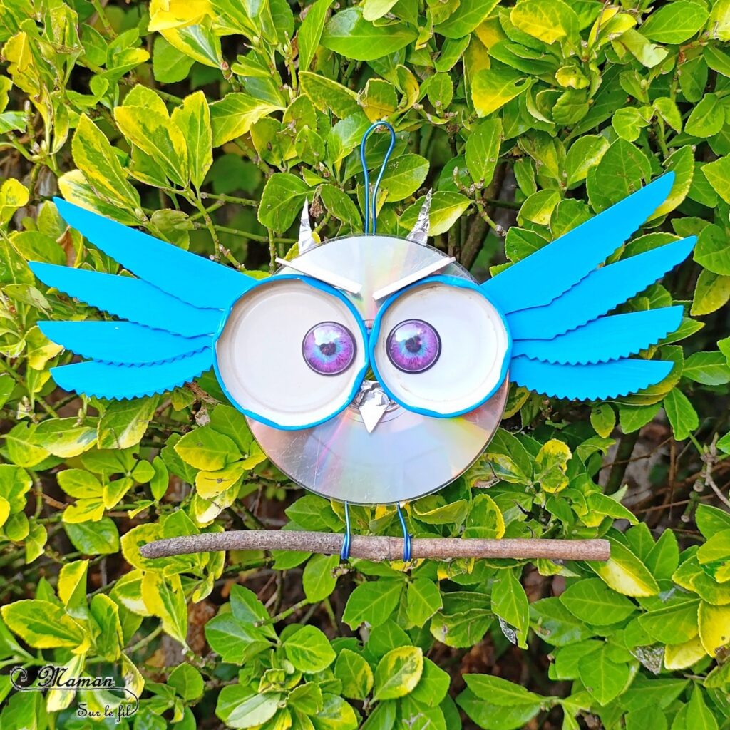 Fabriquer un hibou avec un CD et de la récup' : activité créative, récup' et manuelle enfants - Peinture, bricolage - Utilisation de bouchons, de couteaux en bois, d'un CD et d'aluminium - Décoration, suspension pour le jardin - Recyclage, surcyclage Compact Disc - Atelier Nature pour éloigner les oiseaux du potager et des plantations - Thème automne, animaux de la forêt, oiseaux, hiboux et chouettes - Bricolage et décoration sympa et facile - Arts visuels Maternelle et cycle 2 - Maternelle et élémentaire - Créativité - Cycle 1 ou 2 - tutoriel photos - mslf