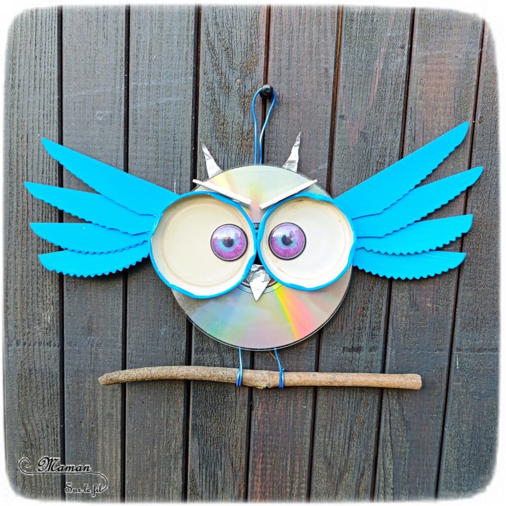 Fabriquer un hibou avec un CD et de la récup' : activité créative, récup' et manuelle enfants - Peinture, bricolage - Utilisation de bouchons, de couteaux en bois, d'un CD et d'aluminium - Décoration, suspension pour le jardin - Recyclage, surcyclage Compact Disc - Atelier Nature pour éloigner les oiseaux du potager et des plantations - Thème automne, animaux de la forêt, oiseaux, hiboux et chouettes - Bricolage et décoration sympa et facile - Arts visuels Maternelle et cycle 2 - Maternelle et élémentaire - Créativité - Cycle 1 ou 2 - tutoriel photos - mslf