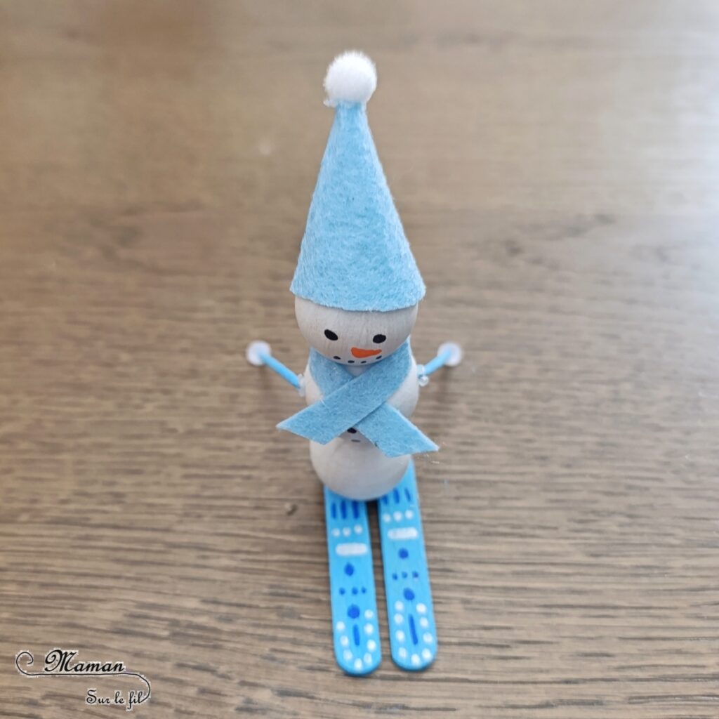 Fabriquer un bonhomme de neige qui fait du ski : activité créative et manuelle enfants - Bricolage avec des perles, des bâtonnets de glace en bois et de la feutrine - Récup, recyclage, surcyclage - Décoration hivernale - Thème hiver, montagne, neige, sports d'hiver - Bricolage et décoration sympa et facile - Arts visuels Maternelle et cycle 2 - Maternelle et élémentaire - Créativité - Cycle 1 ou 2 - tutoriel photos - mslf