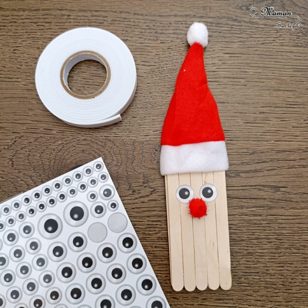 Fabriquer un Père Noël lumineux avec un gobelet : activité créative et manuelle enfants - Le tutoriel et tout le matériel viennent de chez 10 Doigts - Bricolage et décoration DIY réalisé à partir d'un gobelet, de bâtonnets de bois, de coton, d'un pompon rouge, de gommettes Yeux, d'un bonnet de Noël, de ruban en dentelle adhésif et d'une bougie LED - Bricolage Fait maison, décoration de Noël - Kit tout compris - Thème Noël, hiver, traditions - Bricolage sympa et facile - Arts visuels Maternelle et cycle 2 - Maternelle et élémentaire - Créativité - Cycle 1 ou 2 - tutoriel photos - mslf