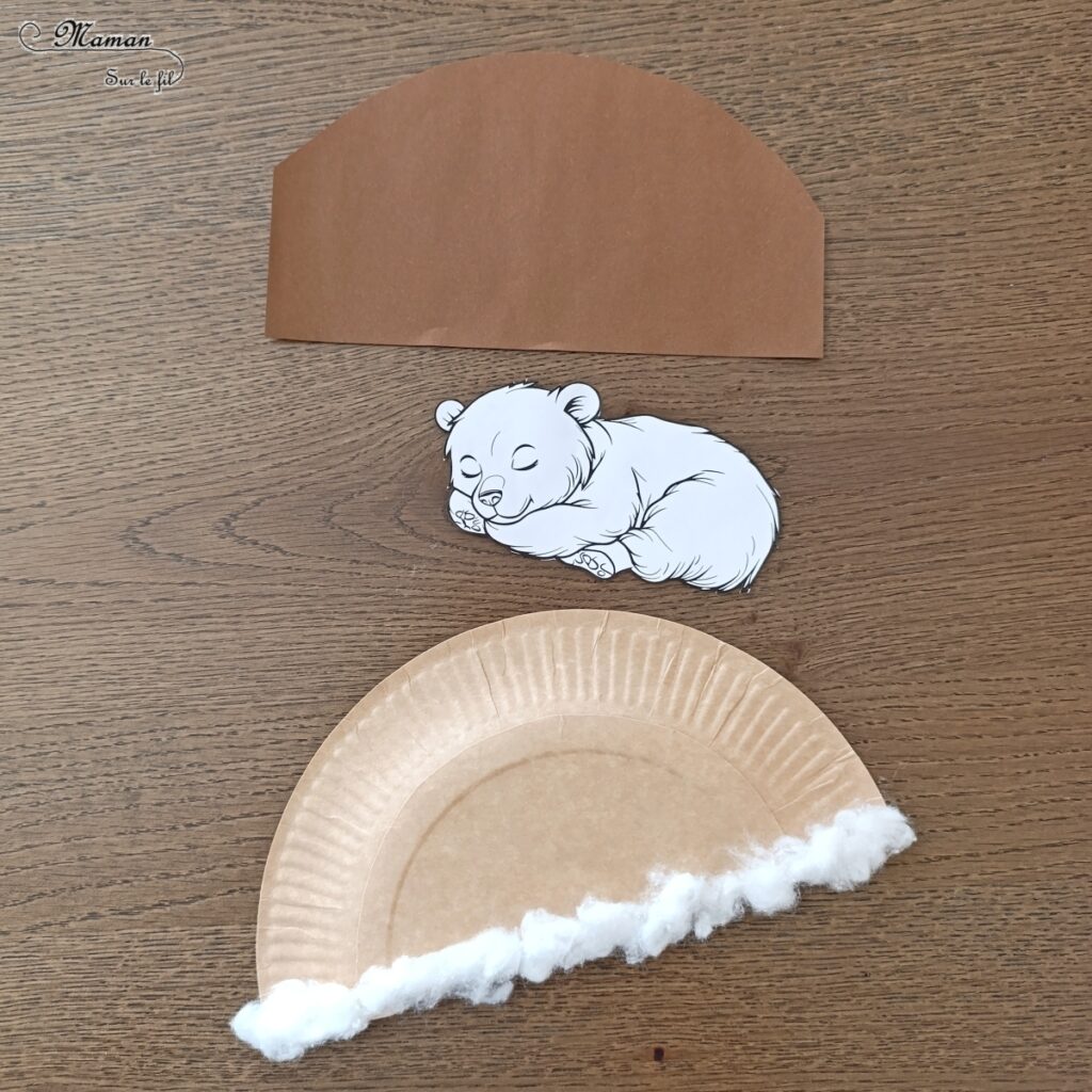 Fabriquer un ours qui hiverne dans sa grotte qui s'ouvre et se ferme : activité créative, récup' et manuelle enfants - Recyclage, surcyclage d'une assiette en carton - Découpage, collage et coloriage - Bricolage pour aborder l'hibernation et l'hivernation - Ourson qui se cache et hiberne - Coton pour la neige - Bricolage et décoration DIY - Thème hiver, animaux du froid et de la montagne - Bricolage et décoration sympa et facile - Arts visuels Maternelle et cycle 2 - Maternelle et élémentaire - Créativité - Cycle 1 ou 2 - tutoriel photos et vidéo - mslf