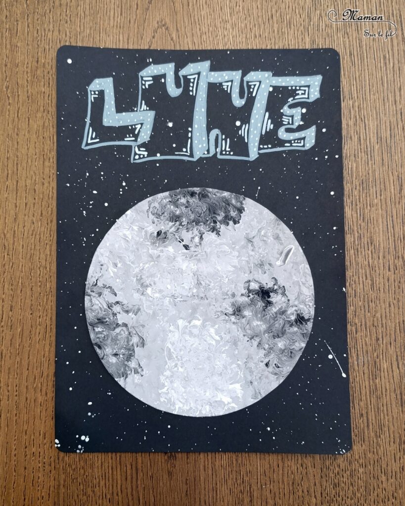 Peindre la lune avec du papier aluminium : activité créative, peinture et manuelle enfants - Technique de peinture ludique pour créer de la texture - Boule de papier alu - Couleurs noir, blanc et gris - Ecriture, dessin façon tag - Découpage, collage - Fond étoilé en peinture éclaboussée au pinceau - Thème Nuit, étoiles, espace et planètes - Bricolage et décoration sympa et facile - Arts visuels Maternelle et cycle 2 - Maternelle et élémentaire - Créativité - Cycle 1 ou 2 - tutoriel photos - mslf