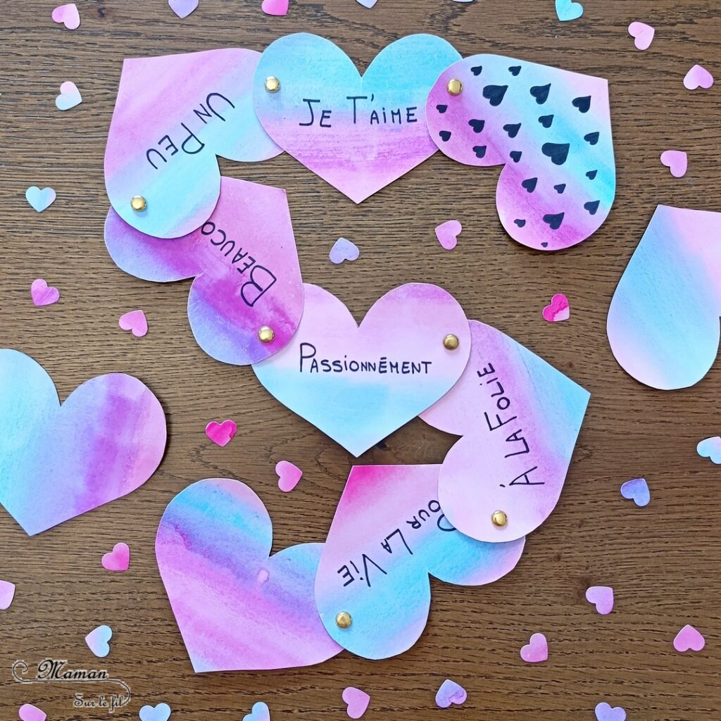 Fabriquer une carte Coeurs qui déroule à offrir : activité créative et manuelle enfants - Fond réalisé avec des bandes à la peinture type aquarelle - Découpage et écriture - Message Je t'aime un peu, beaucoup, à la folie... - Surprise DIY - Cadeau à offrir pour la Saint Valentin ou la fête des mères, pères, grands-mères, grands-pères... - Thème Amour, amitié, coeurs, Saint Valentin, fêtes - Bricolage et décoration sympa et facile - Arts visuels Maternelle et cycle 2 - Maternelle et élémentaire - Créativité - Cycle 1 ou 2 - tutoriel photos et vidéo - mslf