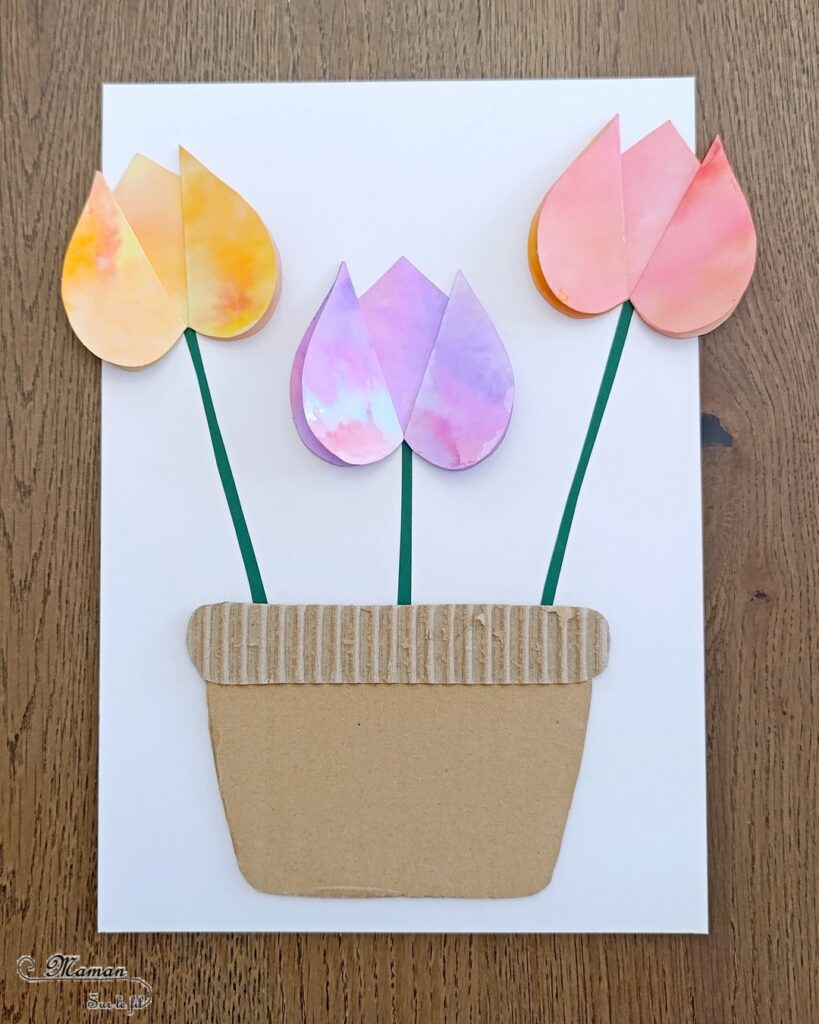 Créer des tulipes avec du papier aluminium et des feutres : activité créative et manuelle enfants - Technique du coloriage sur papier aluminium et eau - Pulvérisateur - Tulipes en collage de 3 coeurs - Relief, 3D - Pot en récup' de carton déchiré et épais - Perforatrice Coeur - Découpage collage - Thème fleurs, printemps, jardin, Pâques et nature - Couleurs pastels et type aquarelle - Bricolage et décoration sympa et facile - Arts visuels maternelle et élémentaire - Cycles 1 et 2 - Créativité - tutoriel photos - mslf